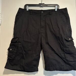 Airwalk Mens 38 Black Cargo Shorts Y2K Skater Skateboarding. Lightly Textured.